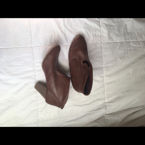 Lightly used size 10 booties from American Eagle. - Picture 3 of 4